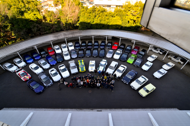 「ロータリー生誕50周年を記念して、55台の歴代マツダ・RE車が集結！【歴代ロータリー車ミーティング2017】」の1枚目の画像