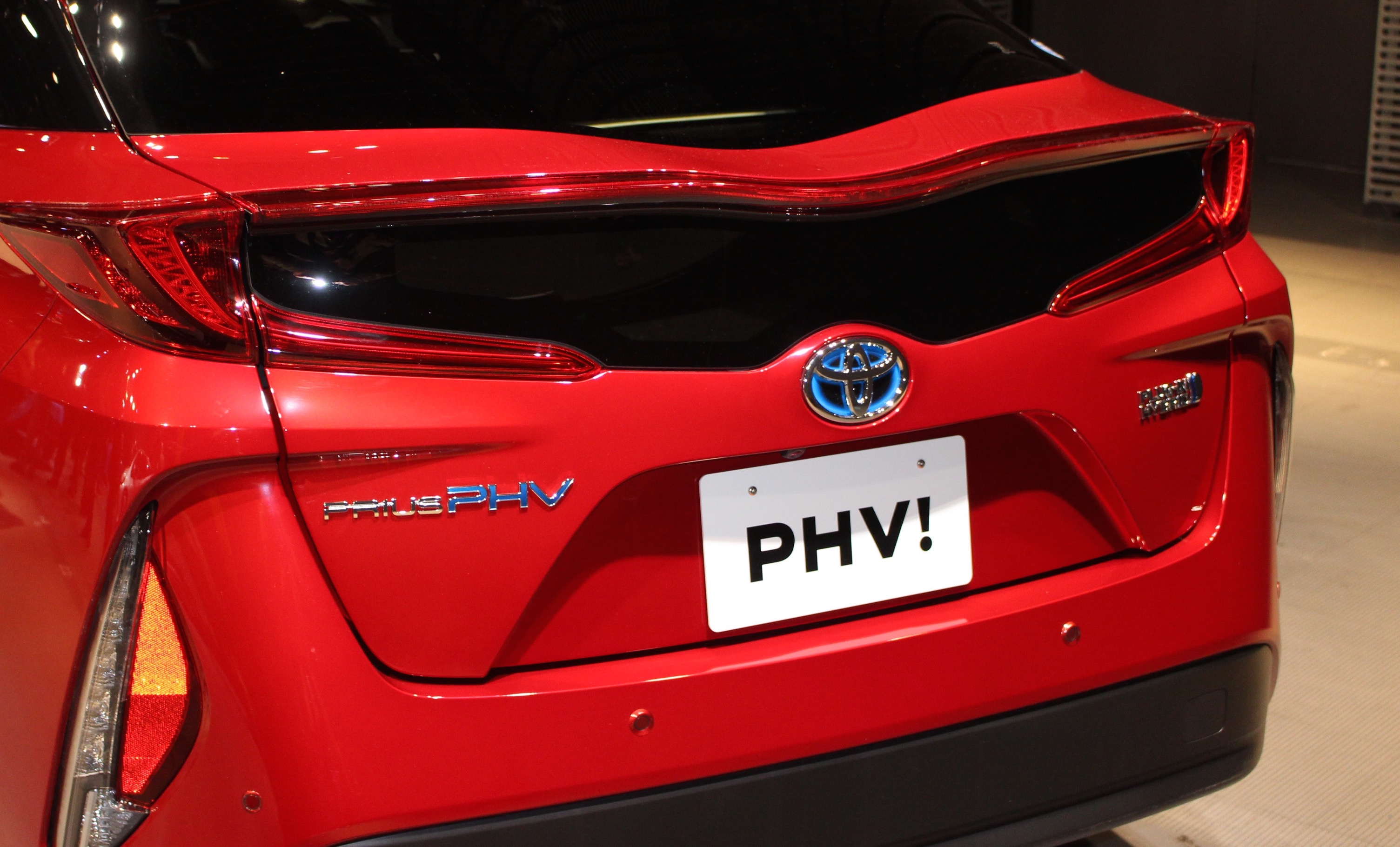 PRIUS_PHV_5 画像|新型プリウスPHV、予約受注は約8000台!! ハイブリッドの次のヒットになるか?