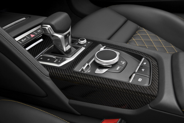 「540psの5.2L V10自然吸気エンジンを積む新型「アウディR8スパイダー」が登場!! 価格は2618万円」の21枚目の画像