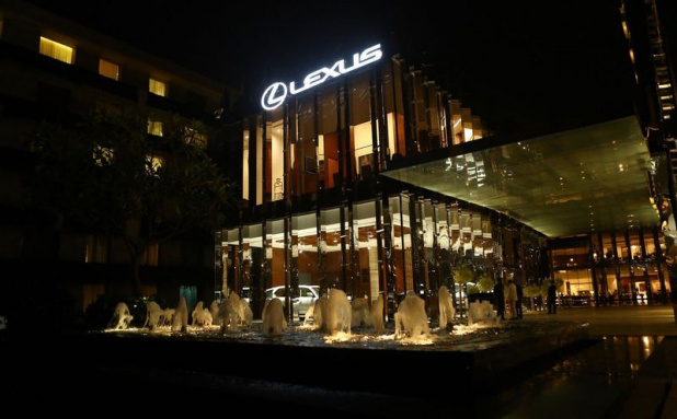 「LEXUS、インド市場に進出。ハイブリッド中心の3車種から販売スタート」の1枚目の画像