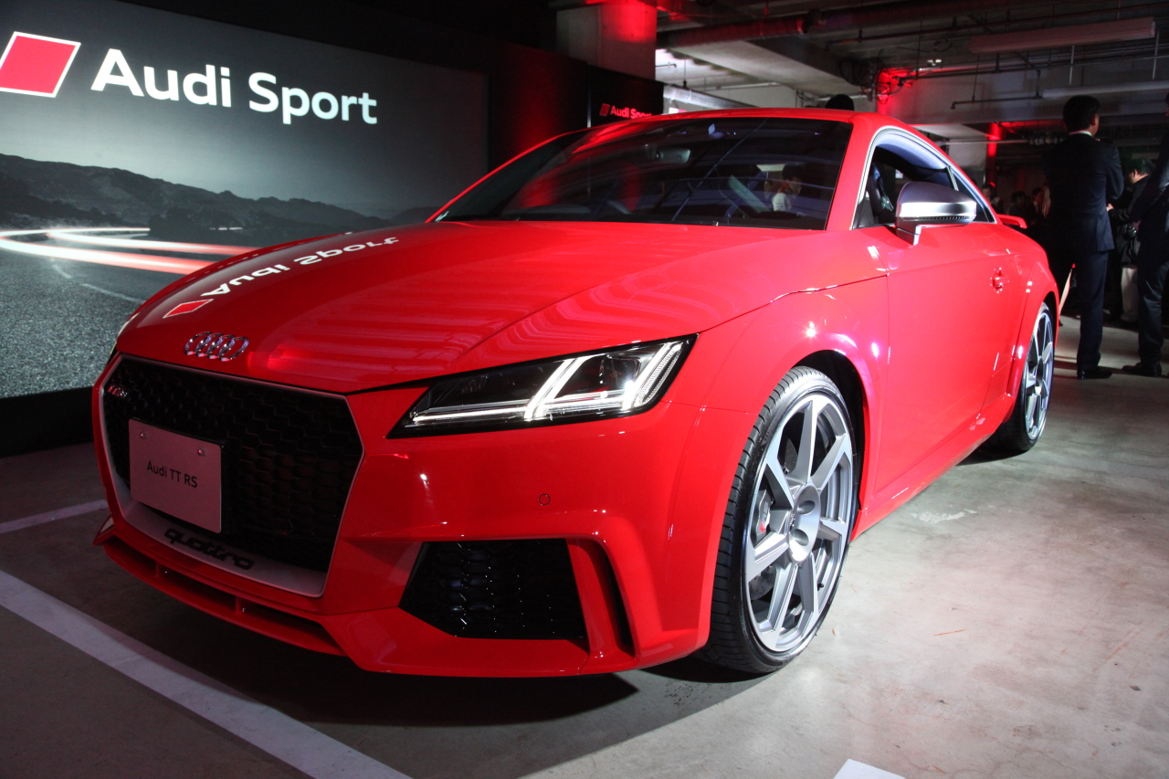 Tt史上最速 アウディtt Rsクーペ Tt Rsロードスターが日本登場 Clicccar Com