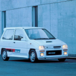 「【富士重からSUBARUへ】スバルの原点となる軽自動車で、過去最高に販売されたのはいつ？」の3枚目の画像ギャラリーへのリンク