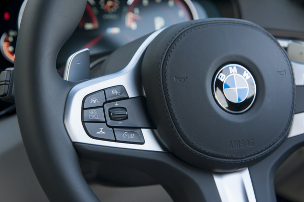 「【新型BMW5シリーズ試乗】部分自動運転技術を含む7シリーズ譲りの先進装備を満載」の5枚目の画像