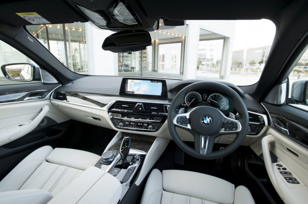 「【新型BMW5シリーズ試乗】どこまでも走りたくなる「シルキー6」エンジンの仕上がり」の2枚目の画像
