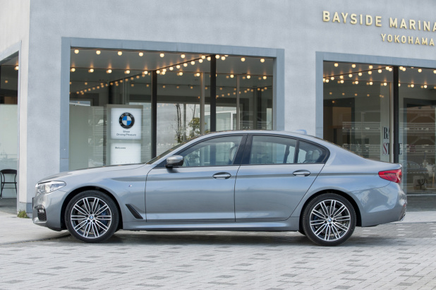 「【新型BMW5シリーズ試乗】内装の質感と居住性、積載性も見逃せない魅力」の1枚目の画像