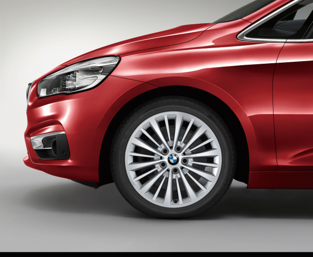 「エレガントな外観と充実装備が魅力の限定車「BMW 218dアクティブ ツアラーSelection」」の4枚目の画像