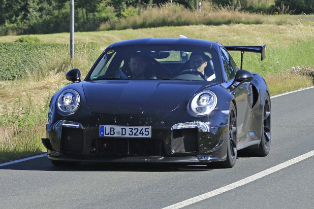 「シリーズ最強！710馬力のポルシェ911 GT2 RS次期型は7速PDKのみの設定」の7枚目の画像