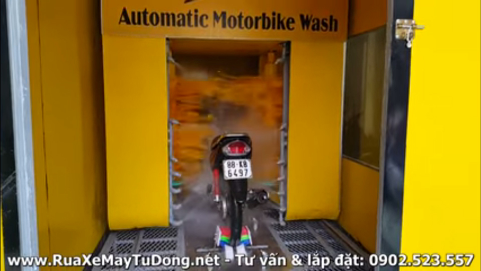 「食洗機的なノリで洗車!? バイクの自動洗車機が画期的すぎる！」の4枚目の画像