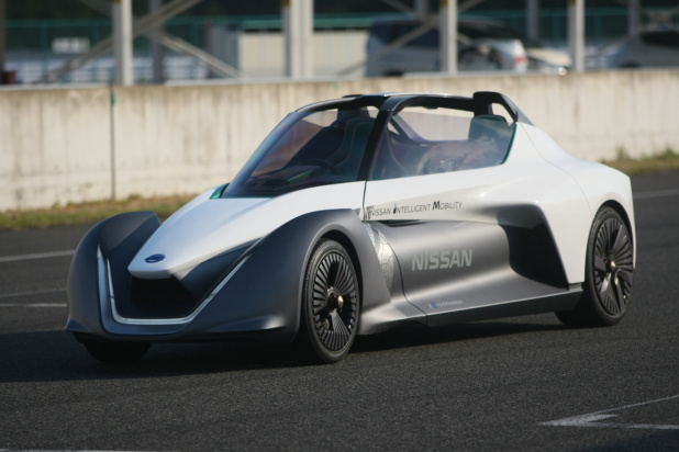 「EVコンセプトカーの「ニッサン ブレードグライダー コンセプト」をサーキットで披露」の10枚目の画像
