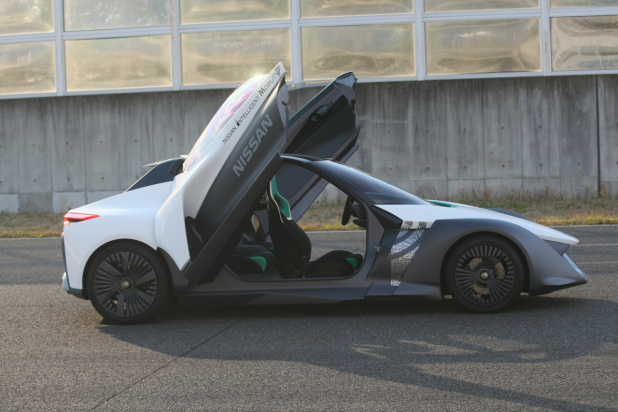 「EVコンセプトカーの「ニッサン ブレードグライダー コンセプト」をサーキットで披露」の6枚目の画像