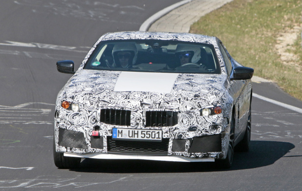 「ニュルに新怪物！BMW史上最強クーペ、600馬力の「M8」をスクープ」の1枚目の画像