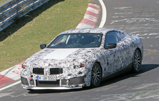 「ニュルに新怪物！BMW史上最強クーペ、600馬力の「M8」をスクープ」の3枚目の画像