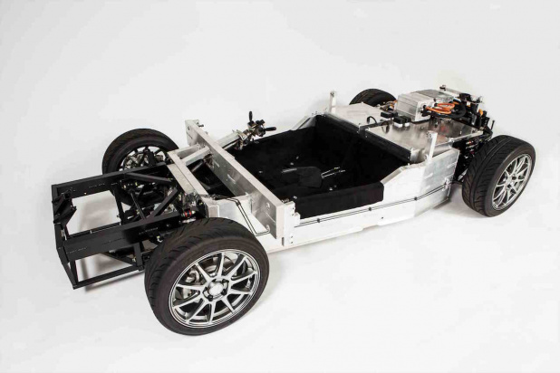 「スポーツEV「トミーカイラZZ」のプラットフォームを使った次世代EVコンセプトカーを披露。その狙いは？」の3枚目の画像