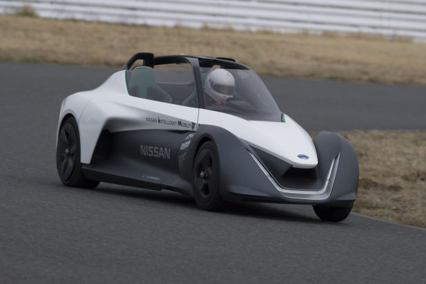 「強烈な加速と安定したコーナリングが印象的。EVスポーツコンセプト「ニッサン ブレードグライダー コンセプト」に同乗」の5枚目の画像