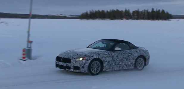 「新型スープラの兄弟車・BMW 新型Z5が雪の坂道を力強く走る！」の1枚目の画像