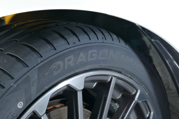 「ピレリDRAGON SPORT（ドラゴンスポーツ）は「ハンドルのいうことを聞く」スポーツタイヤだった！【Tyre試乗】」の1枚目の画像