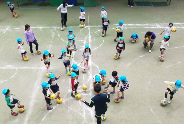 「トヨタ、日本サッカー協会による未就学児童の「サッカー巡回指導」に参画」の1枚目の画像
