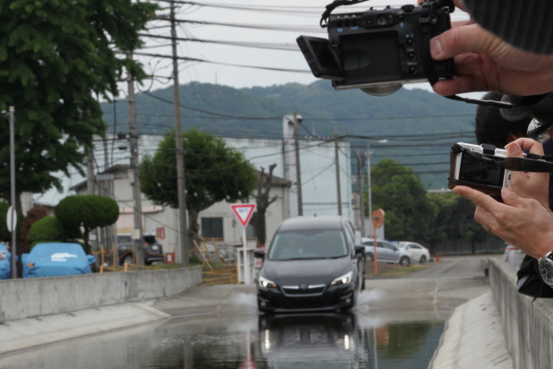 「64km/hオフセットクラッシュでもドアが開く！　SUBARUの次の目標「歩行者死亡事故の軽減」は達成するか？」の14枚目の画像