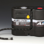 「日常の空気圧調整にも使用できる横浜ゴムの乗用車用応急処理キット「AIRLOCK ONE」」の2枚目の画像ギャラリーへのリンク