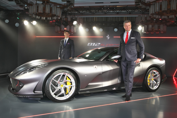 「生産車両で世界一の800psのV12エンジンを搭載したフェラーリ812スーパーファストを価格3910万円で発売！」の4枚目の画像