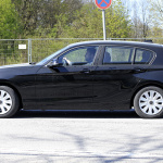 「MINIへ習え!?」BMW・1シリーズ改良型プロトタイプに装着された怪しいホイールの意味とは？ - BMW 1-Series Facelift 006