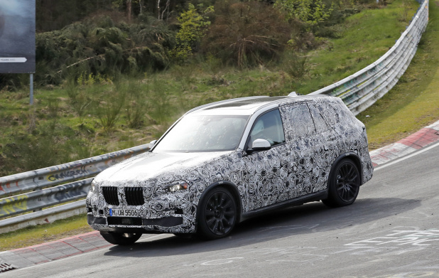 「BMW X5次期型はグリルに存在感！V8モデルは最大463psと判明」の3枚目の画像