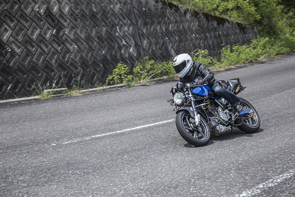 画像 カメライダー に贈る バイクが最も格好良く撮れる 流し撮り 習得のヒケツとは Clicccar Com