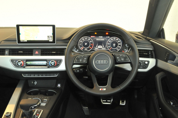 「のびのびした美しいサイドライン、意外と使えるクーペのリヤシートで好印象【Audi A5試乗】」の4枚目の画像