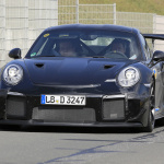 「これが完成形!?  ポルシェ・911の最強モデル「GT2 RS」プロトタイプ、エアーバルジ装備の新型を捉えた！」の1枚目の画像ギャラリーへのリンク
