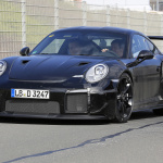 これが完成形!?  ポルシェ・911の最強モデル「GT2 RS」プロトタイプ、エアーバルジ装備の新型を捉えた！ - 
