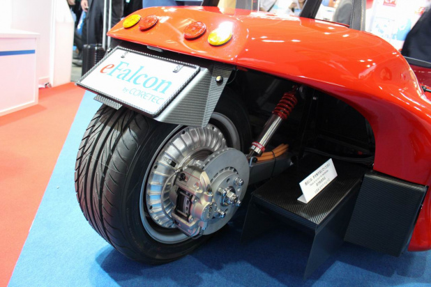 「国内屈指のレースコンストラクターと共同開発の3輪EVは最高速度120km/hの軽オープン2シーター」の5枚目の画像