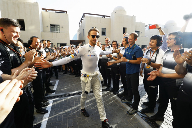 「モナコGPが待ちきれない！F1女子、ピンクTシャツでジェンソン・バトンを全力応援します!!」の2枚目の画像