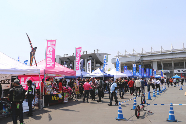 「今年は世界最速ピザ配達コスで参戦!? 鈴鹿サーキットの「BIKE!BIKE!BIKE!2017」に行ってきた！」の11枚目の画像