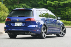 とにかく速いゴルフ Gtiとr それでいて乗り心地も十分 Vwゴルフ Gti R試乗 Clicccar Com