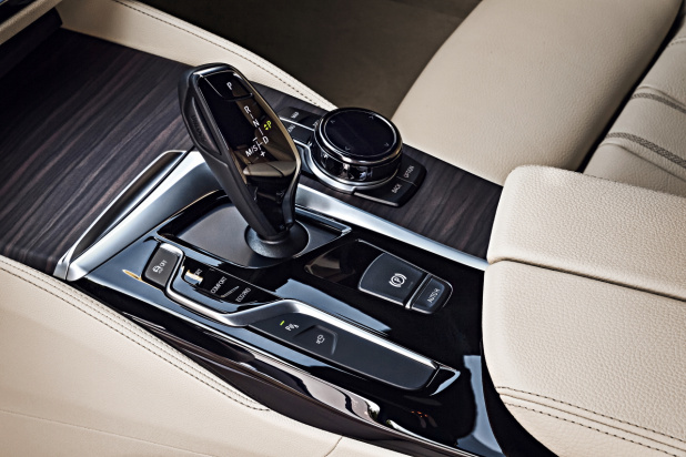 「ドライバーから、駆けぬける歓びを「奪わない」ハイテク装備【BMW 5シリーズ ツーリング試乗】」の3枚目の画像
