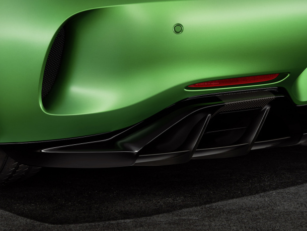 「2300万円のプライスタグにふさわしい「メルセデスAMG GT R」の内・外装の存在感」の7枚目の画像