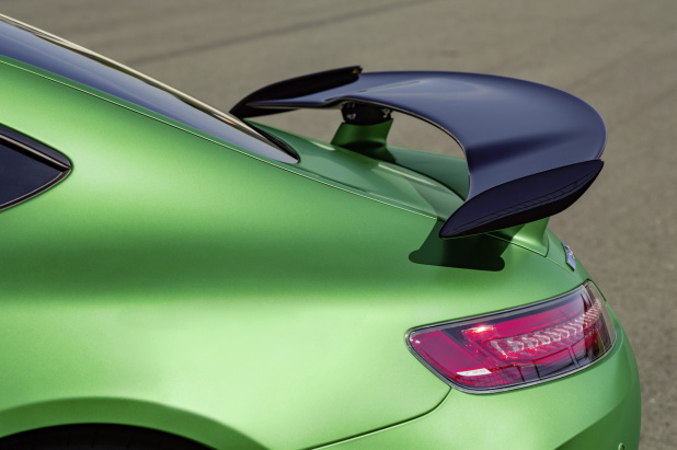 「2300万円のプライスタグにふさわしい「メルセデスAMG GT R」の内・外装の存在感」の9枚目の画像