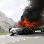 アウディA7次期型、アルプスで大炎上！原因は新開発TFSIエンジンか!? - Audi A7 Mule Fire 6