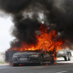 アウディA7次期型、アルプスで大炎上！原因は新開発TFSIエンジンか!? - Audi A7 Mule Fire 8