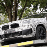 デザイン見えた！BMWの新型クーペSUV、実は末っ子が一番アグレッシブ!? - BMW X2 Revealing Front Bumper 2