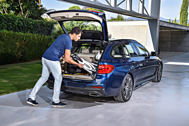 「新型BMW5シリーズ・ツーリングが発売開始。部分自動運転技術を搭載して価格は650万円〜」の9枚目の画像