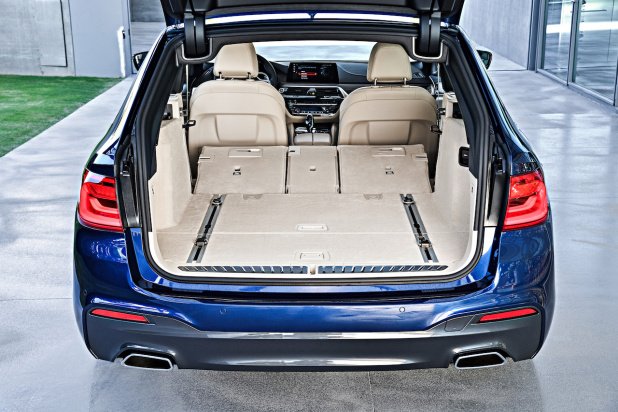 「新型BMW5シリーズ・ツーリングが発売開始。部分自動運転技術を搭載して価格は650万円〜」の10枚目の画像
