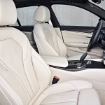 新型BMW5シリーズ・ツーリングが発売開始。部分自動運転技術を搭載して価格は650万円〜 - P90245041_highRes_the-new-bmw-5-series