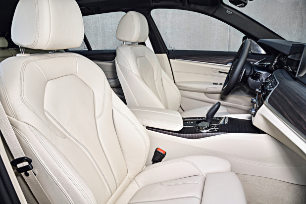 「新型BMW5シリーズ・ツーリングが発売開始。部分自動運転技術を搭載して価格は650万円〜」の8枚目の画像