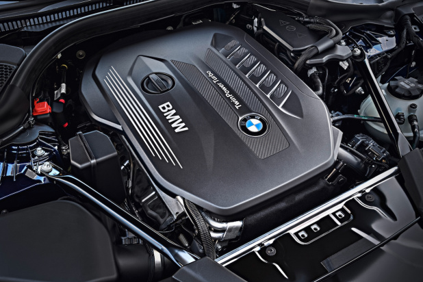 「新型BMW5シリーズ・ツーリングが発売開始。部分自動運転技術を搭載して価格は650万円〜」の1枚目の画像