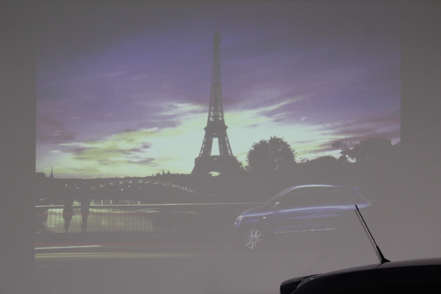 「大人の雰囲気が漂う小粋なモデル。「ルノー トゥインゴ ノクターン」はパリの夕暮れをイメージした限定車」の8枚目の画像