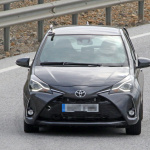 5ドア版を初スクープ！トヨタ ヴィッツ、210馬力の最強GRMNプロトタイプをキャッチ - Toyota Yaris GRMN 5-door 1