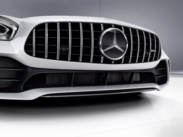 「2300万円のプライスタグにふさわしい「メルセデスAMG GT R」の内・外装の存在感」の12枚目の画像