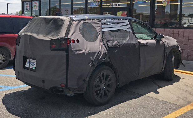 「ドライバー激怒も撮影成功！ホンダ最新SUV「アキュラRDX」次期型をキャッチ」の3枚目の画像