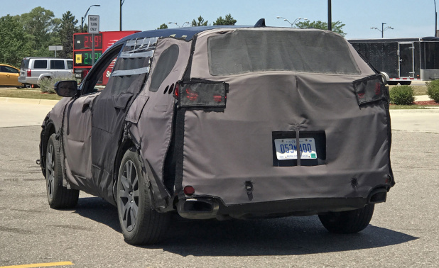 「ドライバー激怒も撮影成功！ホンダ最新SUV「アキュラRDX」次期型をキャッチ」の6枚目の画像